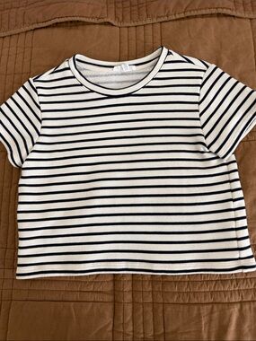 Women’s Splendid Navy Stripe Cropped Short Sleeve Tee - size XS